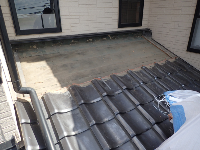 既存の瓦の取り外し