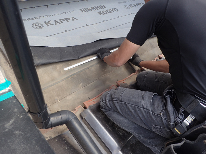 雨漏りを根本解決する屋根葺き直し工事とは？練馬区石神井町で増えている屋根からの雨漏り事例と対策