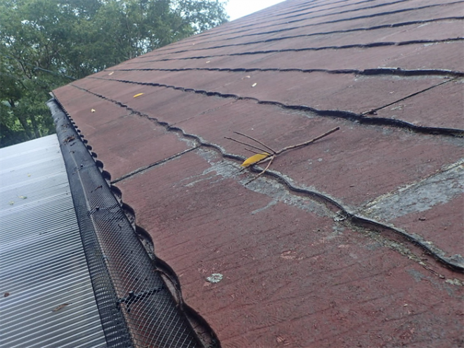 南房総市和田町柴にて破損し雨漏りを起こしてしまっている屋根にカバー工法をご提案