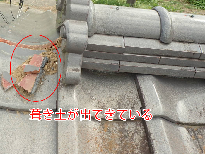 台風後に増える瓦屋根の雨漏りに注意！割れた瓦と棟の劣化から始まる被害とは