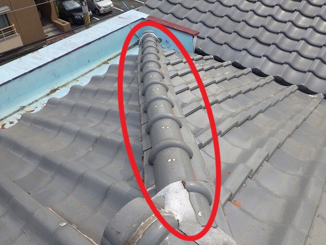 平野区の雨漏りしている屋根隅棟の写真