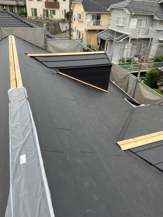 春日井市の屋根のカバー工法