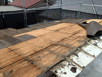 屋根材を撤去