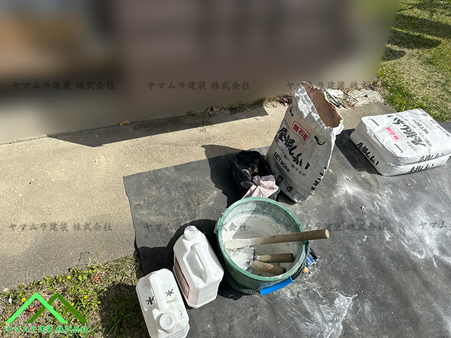 材料からしっくいを塗り上げます