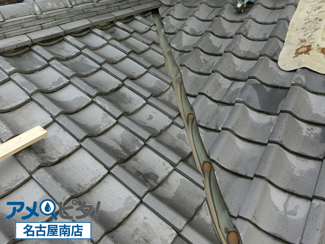 豊明市にて古い屋根の谷樋鉄板交換！雨漏り対策のポイント解説