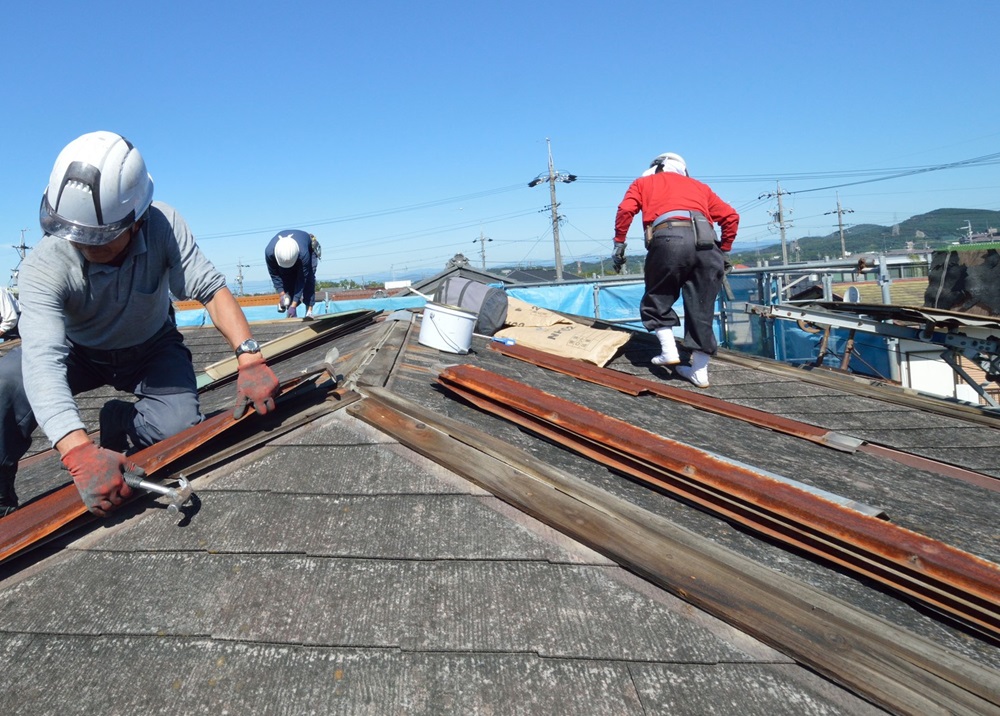屋根材別の耐用年数を確認！屋根の寿命を延ばすには？