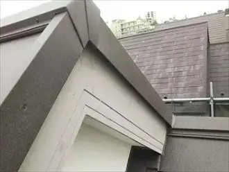 スーパーガルテクトを用いた葺き替え工事後の屋根