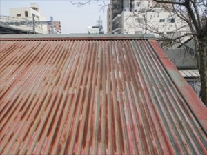 錆びたトタン屋根