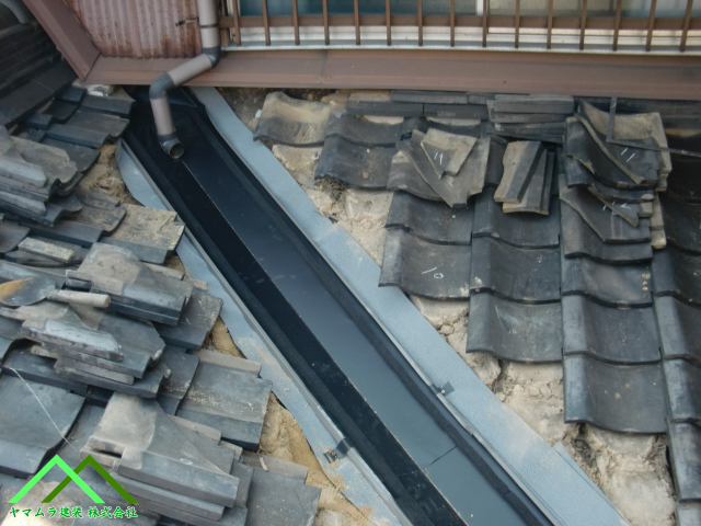 壁奥に板金を入れます