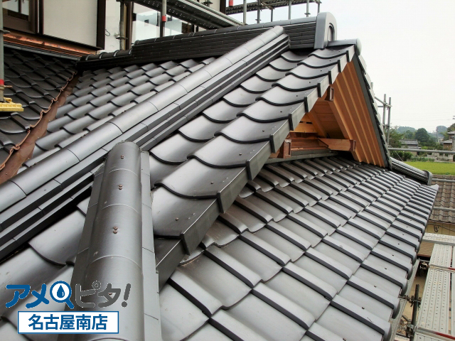 名古屋市天白区にて和瓦の入母屋屋根で棟しっくいが剥がれやすい場所の解説ブログ
