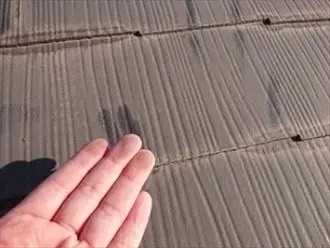 スレート屋根の「チョーキング」現象