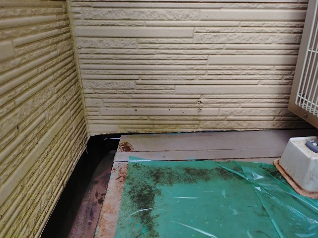 杉戸町で外壁の劣化やひび割れにガルバリウム鋼板への張り替え工事
