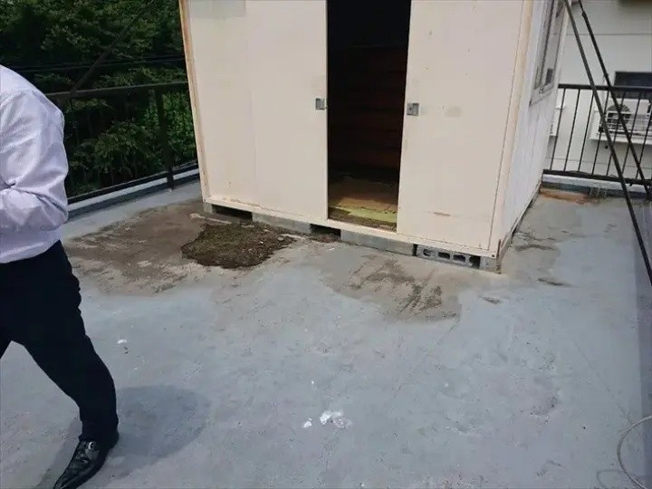 屋上の状態を確認