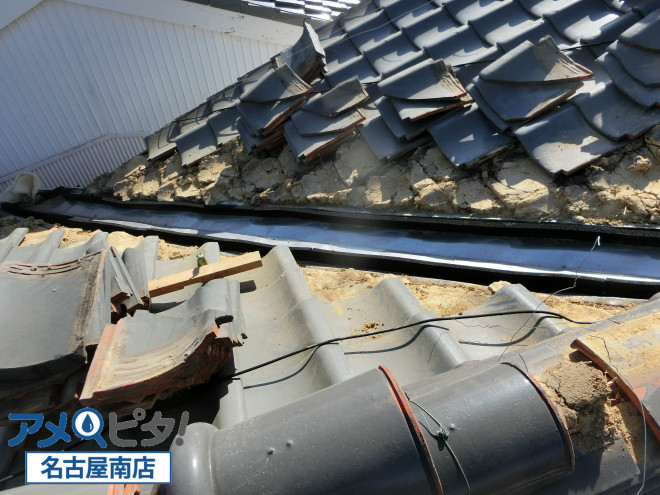 大府市神田町にて大雨の度に２階建て谷樋が雨漏りする原因の施工不良を雨漏り修理