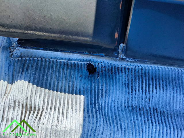 水下エプロンに穴があいています
