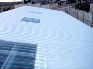 屋根カバー工法による補修工事が完了