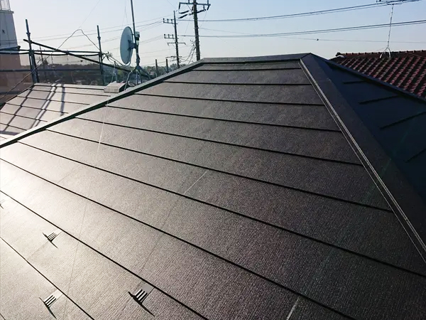 横葺きのガルバリウム鋼板屋根