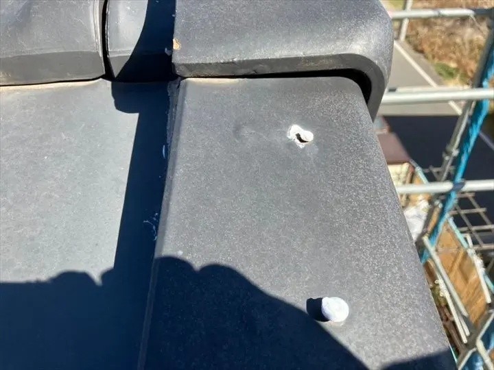 釘頭に施された既存のシーリングには経年劣化が発生