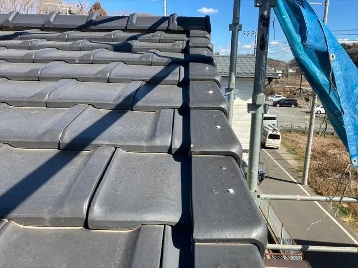 屋根の既存のシーリング状態を確認