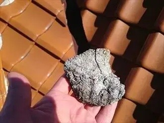 屋根の漆喰が剥離