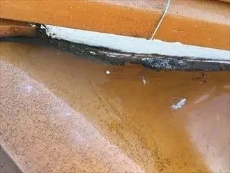 漆喰を塗布する作業工程