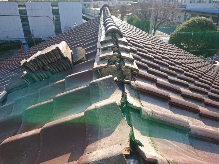 棟瓦の積み直し作業