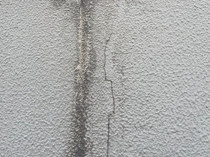 外壁のひび割れ