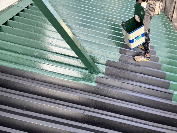 エスケー化研「クリーンマイルドウレタン」の塗装作業