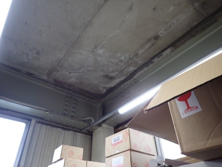 倉庫内の雨漏り状況