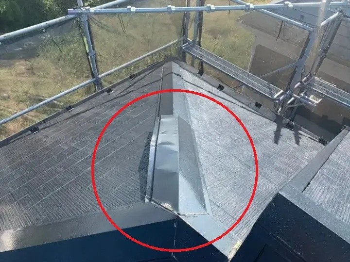 台風で捲れた棟板金