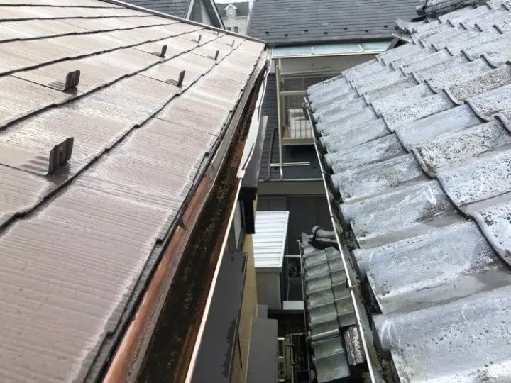 雨水が溢れてしまう雨樋の状態