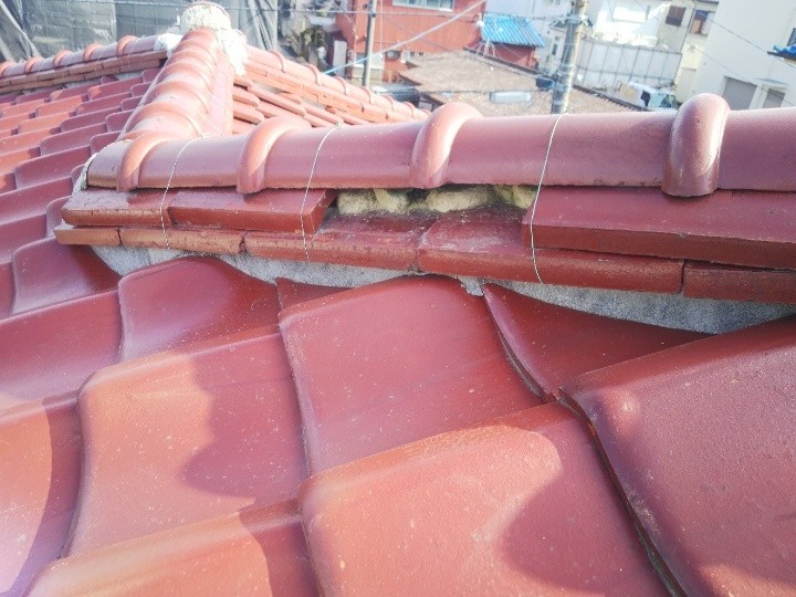 台風で破損した隅棟