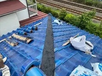 シルガードを丁寧に塗り込み土台を形成