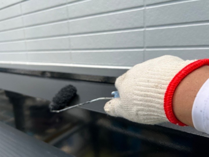 エスケー化研の「クリーンマイルドウレタン」を使用した塗装風景