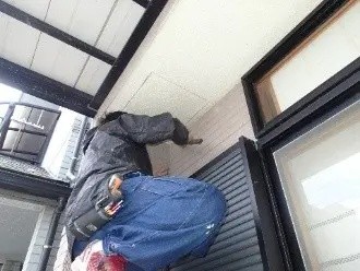 天井点検口を新たに設けて検査