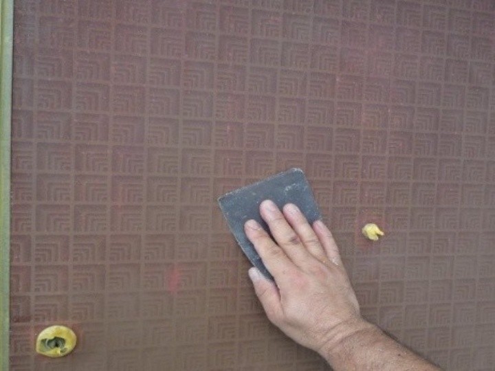 ドアにケレン作業