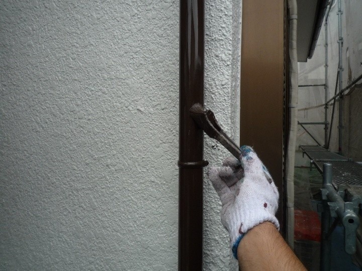 雨樋の塗装作業の工程