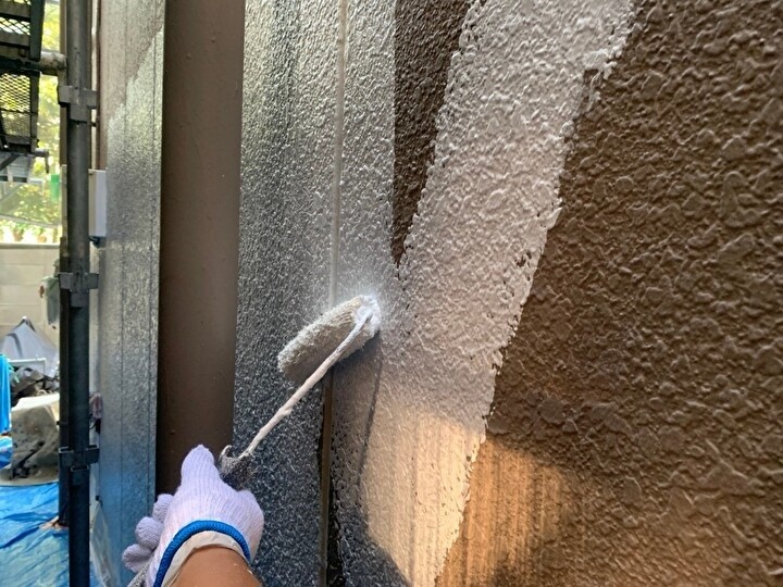 ALC面への塗装となるため、「サーモアイウォールサーフ」を使用