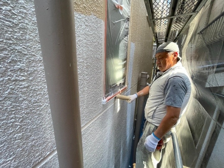 仕上げとなる上塗り作業