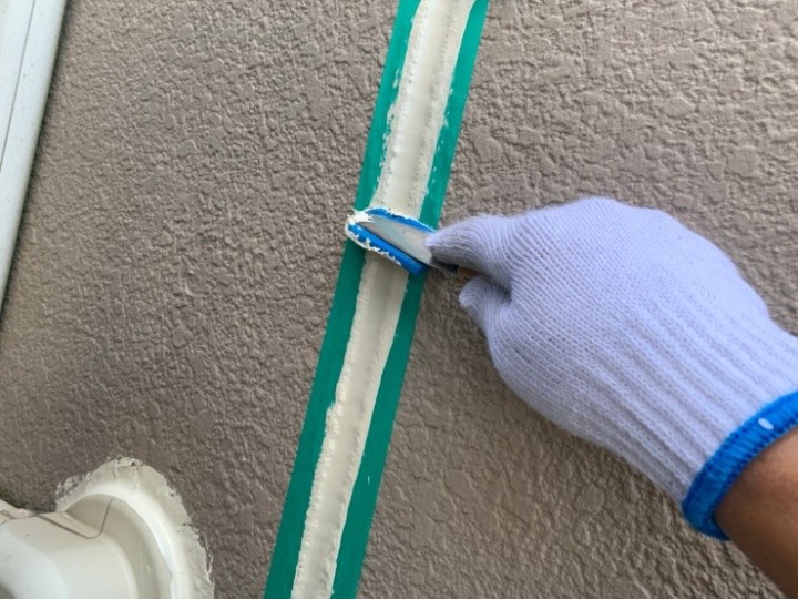 シーリング材を目地に充填