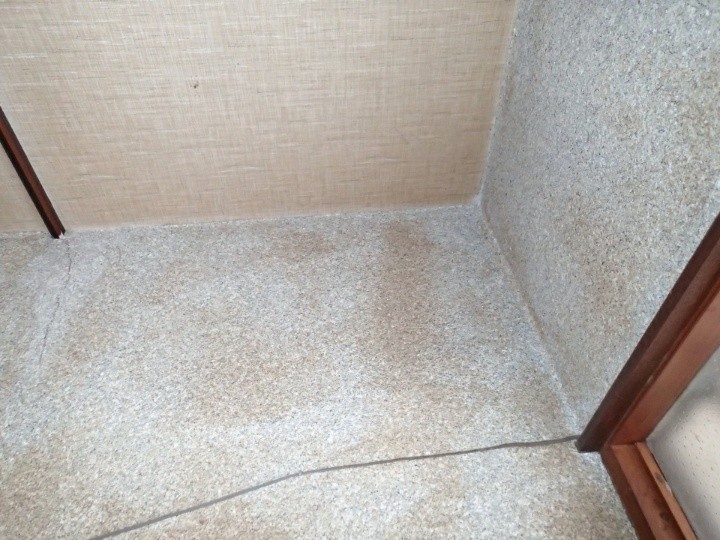 天井付近から水が漏れていた痕跡