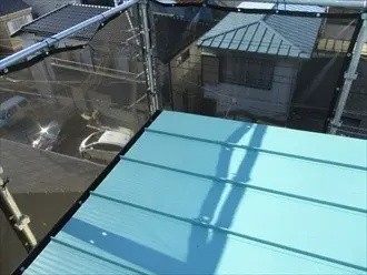 ガルバリウム鋼板を用いた塔屋の屋根葺き替え工事後