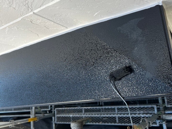 付帯部塗装作業の風景