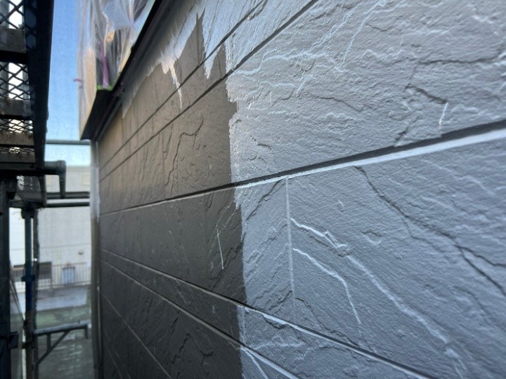 エスケー化研の「水性SDサーフエポプレミアム」で下塗り