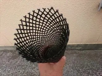 雨樋用の筒状落ち葉除けネット（縦面）