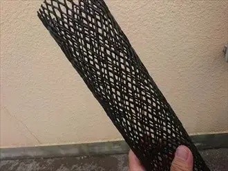 雨樋用の筒状落ち葉除けネット（側面）