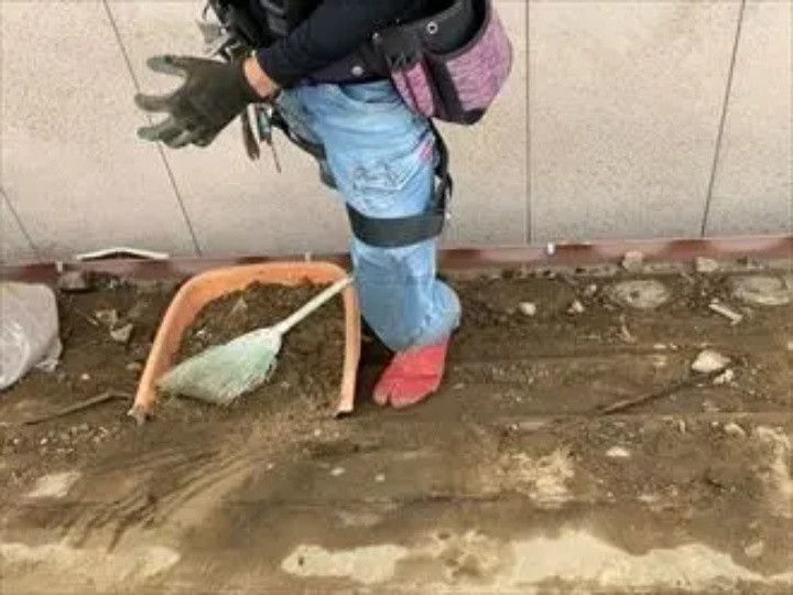 屋根面に固定されていた瓦桟をすべて撤去