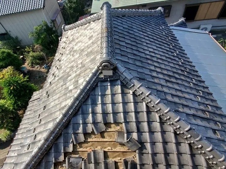 破損した住宅の外観