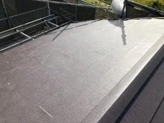 スーパーガルテクトを用いた葺き替え工事後の屋根