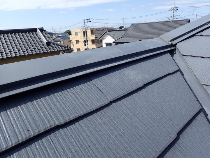 棟板金が飛散していない部分でも浮きが確認